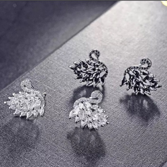 ⚜️[𝟯/$𝟯𝟴]⚜️Black Crystal 925 Post Earrings NEW - Picture 5 of 7
